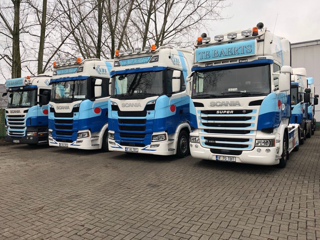 Camion TBT Logistic transport flori și plante